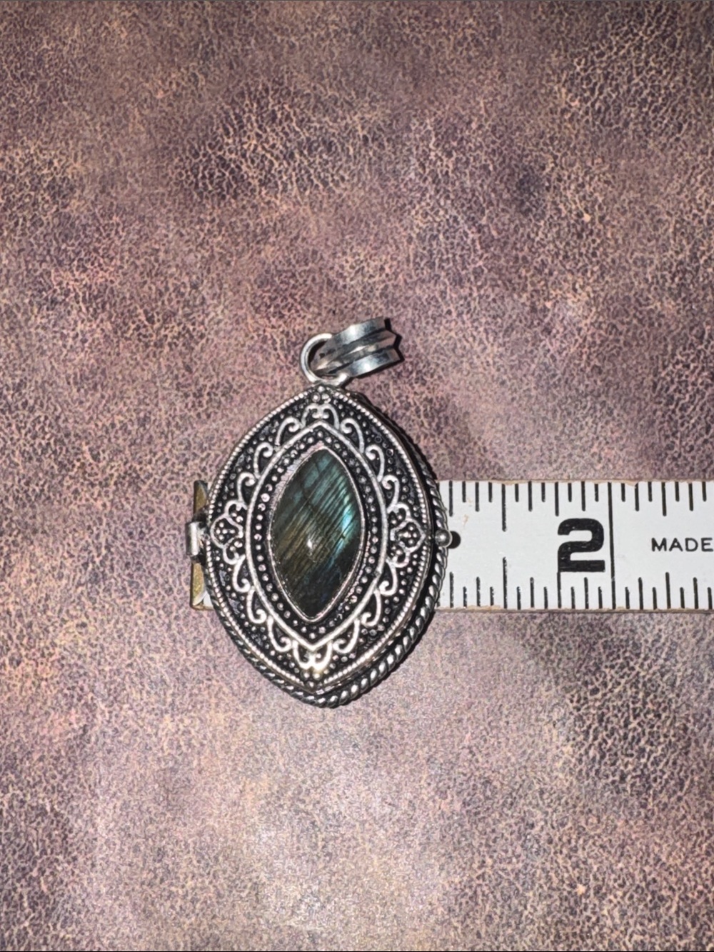 Labradorite Silver Locket - Picture 11 of 12